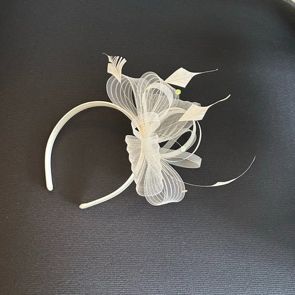 Ivory fascinator - from London - Picture 1 of 7
